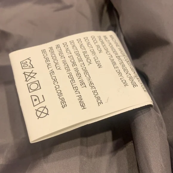 NWOT girls The North Face puffy vest summit series - Picture 9 of 13